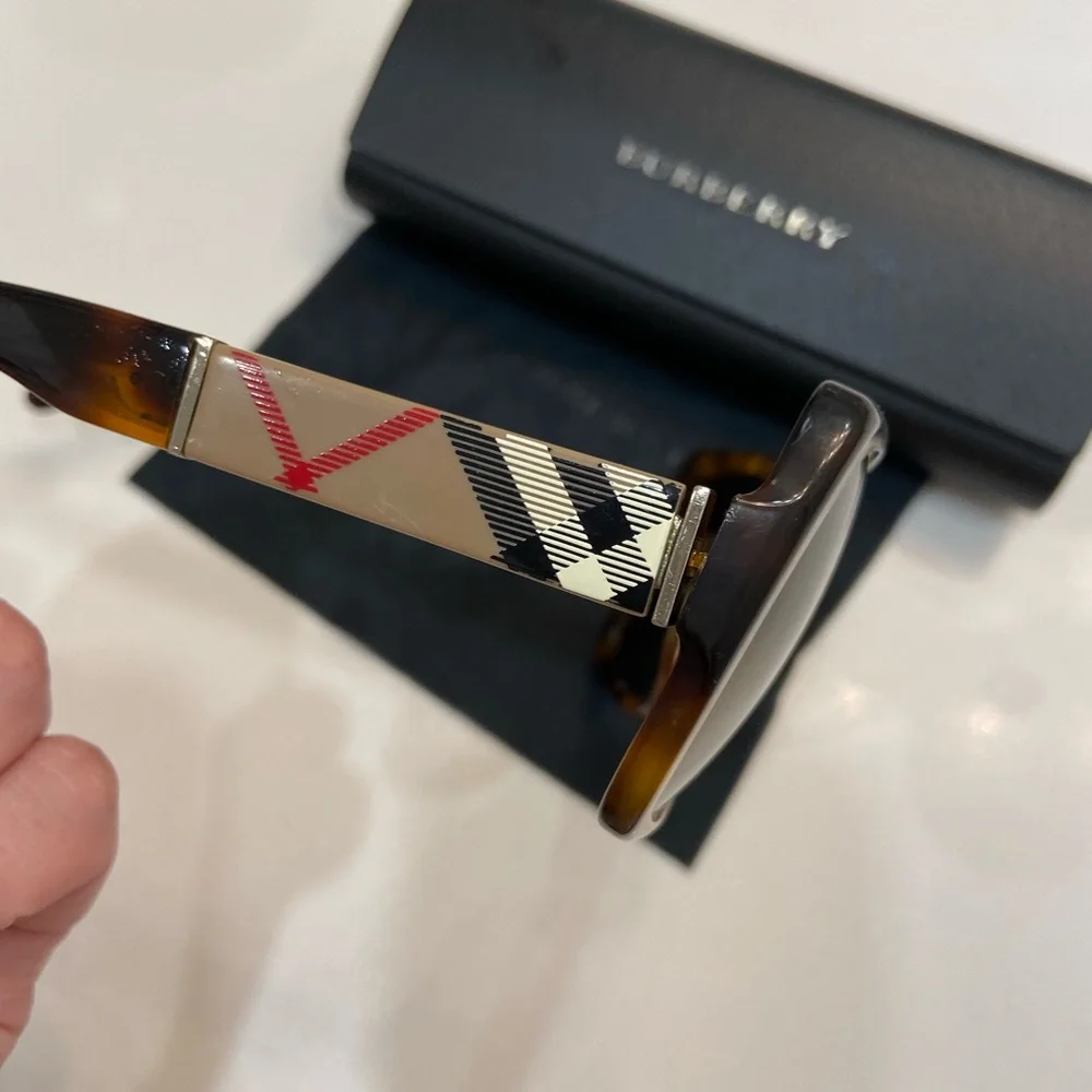 Burberry sunglasses ❤️ - Picture 4 of 8